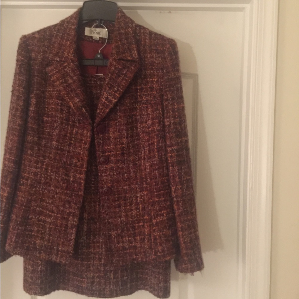 Lesuit Tweed Suit